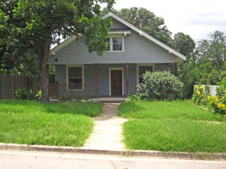 Coffeehouse Owners Seek Home With Short Commute before the renovation, photo 1